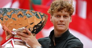 Sinner canta l'inno: lo criticano lo stesso