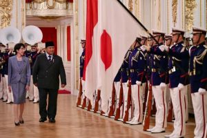 Japan Welcomes Leaders of Indonesia and France While Japanese Business Strives for Russia