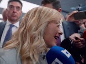 Crisi Iran, Meloni: Urgente revisione e sospensione Ets