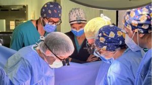 Napoli, impiantata protesi ibrida personalizzata per salvare un paziente da un grave aneurisma