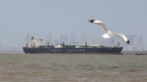 Hormuz chiuso, energia alle stelle. E l’Italia resta ferma