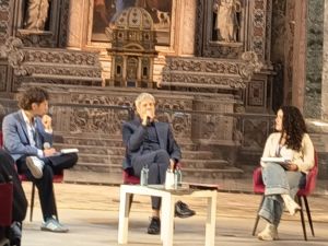 Claudio Baglioni incontra gli studenti a Napoli: «I fanghi e quella luna di miele dei miei genitori, ecco perché sono un po' di Ischia»