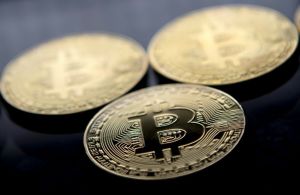 Bitcoin Surges Past $75,000 as Geopolitical Easing and ETF Inflows Spark Crypto Rebound