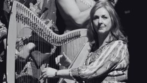 Moya Brennan (73) was tegelijk wereldberoemd en diep ongelukkig. Haar geloofsgroei verzweeg ze lange tijd