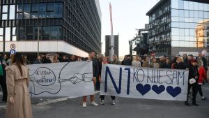 Počelo okupljanje građana ispred televizije N1