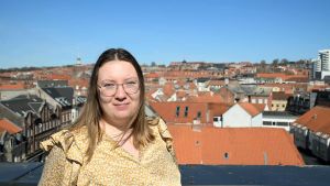 Døden rydder altid bordet hos høj som lav. Ungt par handler på rejsen mod livets afslutning