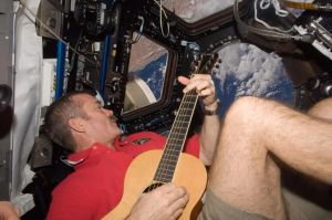 13 years ago, an astronaut sang live from space with singers on Earth. It’s a must-watch.