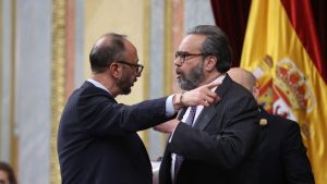 Expulsan a un diputado de Vox por encararse con el vicepresidente del Congreso: 