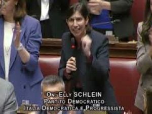 Schlein alla Camera difende Meloni da Trump: Nessuno attacchi Governo italiano, noi per la pace