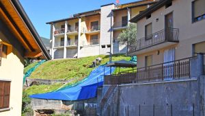 Sedrina, stabile a rischio crollo: “Costruitevi un muro (da 400mila euro) entro 4 mesi”