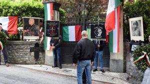 Indagati per apologia di fascismo dopo le commemorazioni di Dongo e Mezzegra: militanti perquisiti dalla Digos