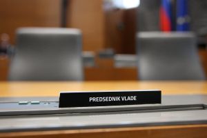 (POGLED) Kolumna dr. Rasta Ovina: Kaj čaka novo vlado?