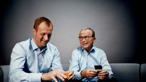 Så er det officielt: Lego-familien accepterer milliardtilbud med en række andre ...