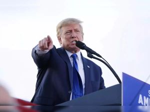 Trump caught between the devil and the deep Gulf sea