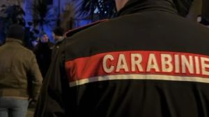Napoli, il «delivery» del clan Contini: consegnavano la droga fino a casa, 13 arresti