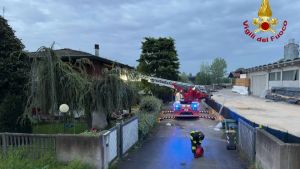 A fuoco il tetto, famiglia evacuata a Vigonza: un bambino in ospedale