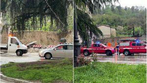 Maltempo, crolla muro di contenimento: auto distrutta e traffico bloccato