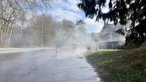 Damp og røg på Udbyhøjvej: Derfor tapper Verdo fjernvarmevand af rørene