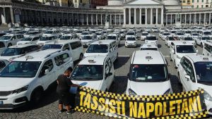 Napoli, sabato la protesta dei tassisti: caos traffico e costo del carburante insostenibili