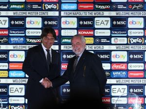 De Laurentiis, altri segnali a Conte: «Non può lasciarmi all’ultimo istante, ucciderebbe la sua creatura»