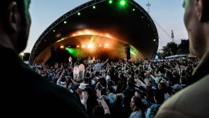 Blå sol klar med fuldt program: Her er alle årets artister på de fire scener