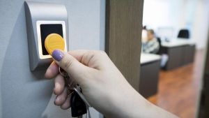 Los oficinistas catalanes que se olviden de fichar podrán ser sancionados