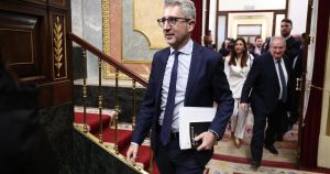 Arcadi España aterriza en el Congreso sin preguntas del PP y con la financiación autonómica en el foco