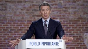 Feijóo acusa al Gobierno de ocultar información sobre una regularización de inmigrantes 
