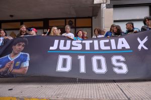 Morte Maradona, riparte il processo. Saranno ascoltati 127 testimoni