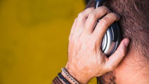 L'algoritmo della frode: così Michael Smith ha hackerato il mercato musicale rubando 10 milioni di dollari in royalty