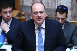 Τον στηρίζει το Μαξίμου