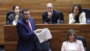El PP y Vox exigen a Barbón que dimita por “cobarde, miserable y mezquino” en el accidente de Cerredo y el presidente les exige poner el foco sobre “los investigados por homicidio”