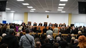 Η κύρια δίκη για το δυστύχημα των Τεμπών συνεχίζεται μετ’ εμποδίων