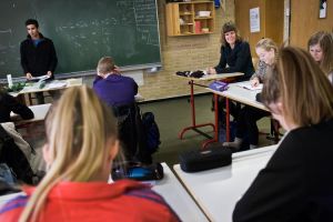 Eksperter og tidligere ministre: Så lær dog af Finland