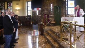 Multitudinario adiós a la química María Rosa Fernández, mujer del exrector Gotor y una docente 