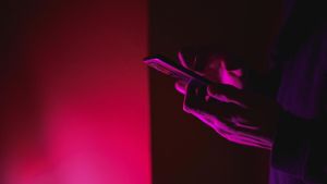 Violenza sessuale di gruppo: 23enne abusata e filmata da 7 giovani a una festa