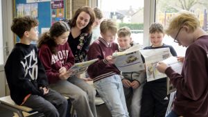 Kinderkrant wil leesvaardigheid van kinderen én hun ouders verbeteren. ‘Normaal gooien we hem weg’