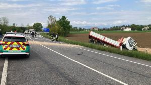 Scontro fra due camion a Mariano, un morto e un ferito grave