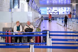 Comptroller pans government for failing to plan for air travel turbulence during war