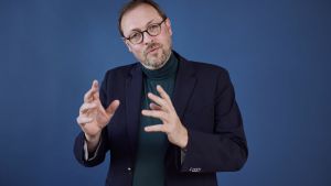 Krige, overgreb og trusler har altid præget verden. Historieprogram spørger, om det absolut skal være sådan