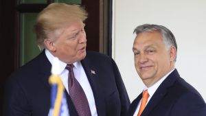 Trump se distancia de Orbán tras su derrota y elogia al futuro primer ministro húngaro, Péter Magyar