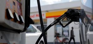 IGP-10 dispara em abril com pressões de combustíveis e atacado; Varejo mostra crescimento moderado