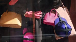 El lujo global acusa el golpe de Irán y la caída del turismo