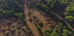 Les minerais critiques, essentiels à la transition énergétique, sont au cœur d’une nouvelle ruée minière