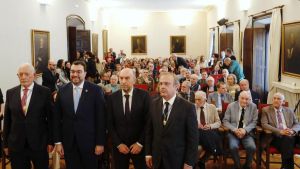 Cofiño reivindica los 40 años de autonomía asturiana y reclama reformas en la fiscalidad, con críticas a la burocracia y el discurso identitario: su ingreso en el RIDEA