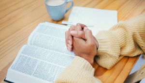 «Skriften alene», profetisk tale og tilskyndelser