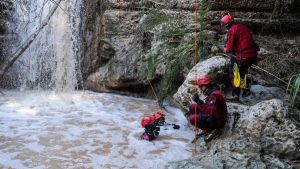 Los bomberos revisan su formación en rescates acuáticos ante el aumento de temporales y riadas