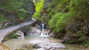 Troppa popolarità, arriva l’overtourism: la Val Vertova corre ai ripari