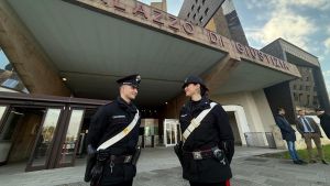 Sbagliano l’allattamento, bebè soffoca: danni gravi. Équipe di medici nei guai