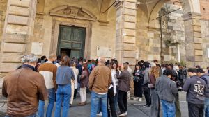 Tutti in coda per Netflix: tante aspiranti comparse. La serie sarà “Diplomat”?